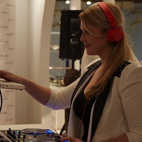 DJ Mary Mac at Moule